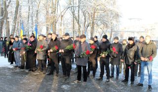 У Черкасах міграційники вшанували чорнобильців-ліквідаторів
