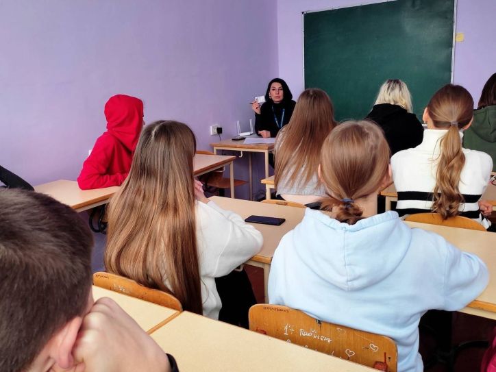 Міграційники відвідали заклади освіти Житомирщини: розказали про оформлення ID-карти