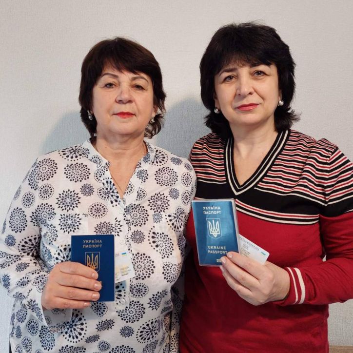 Мешканки Херсонщини скористалися послугою одночасного оформлення ID-картки та закордонного паспорта у Києві