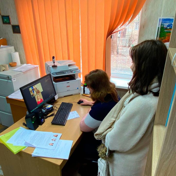 У Києві кримчанка змогла оформити ID-картку після встановлення її особи за допомогою відеозв’язку