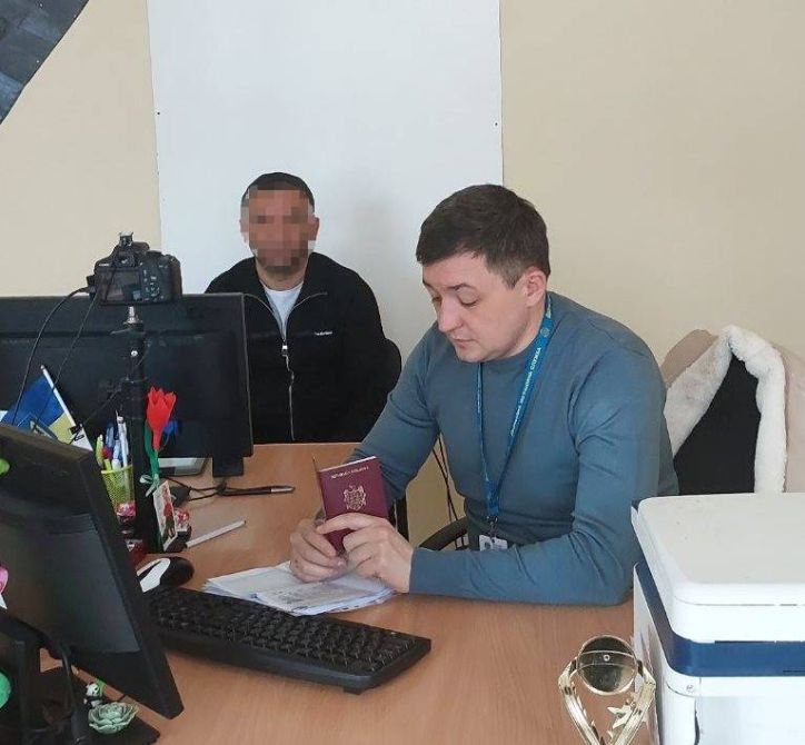 Буковинські міграційники примусово повернуть двох громадян  Молдови