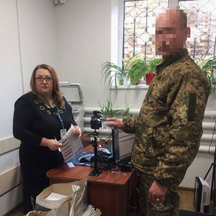 Відновлюємо паспортні документи захисникам України