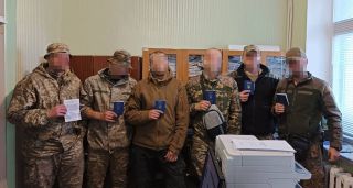 Одночасне оформлення двох паспортів у ДМС пришвидшує виконання завдань українськими захисниками