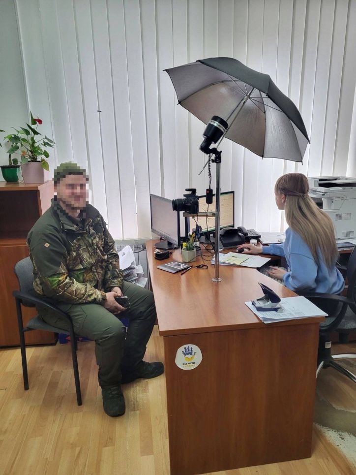 Працівники міграційної служби в Тернопільській області продовжують відновлювати паспортні документи захисникам України