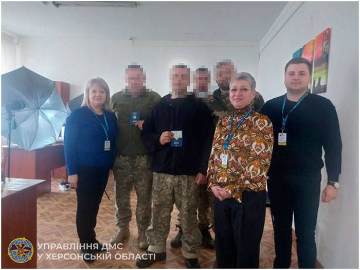 Працівники Міграційної служби Херсонщини відновили втрачені паспортні документи захисникам України