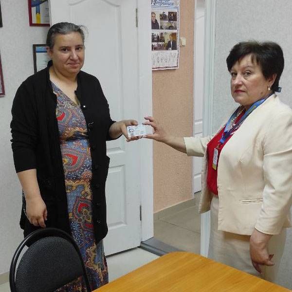 ID-паспорт вперше у 35 років: у Миргороді міграційники документували особу ромської національності