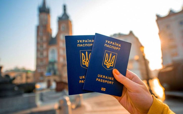 Цьогоріч міграційна служба Івано-Франківської області переслала українцям у різні країни світу майже 250 біометричних документів