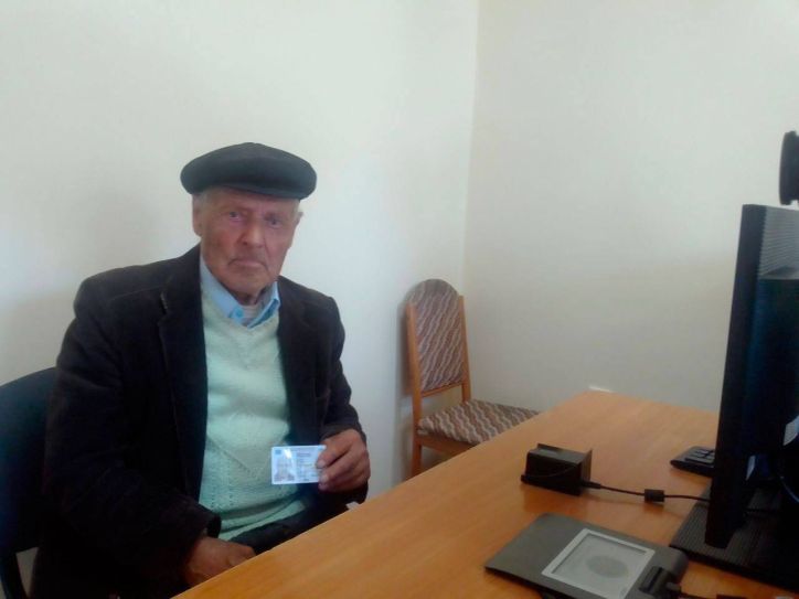 На Житомирщині 90-річний громадянин оформив ID-картку