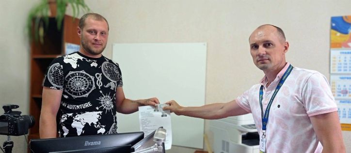 Житель Чорнобаївщини отримав свій перший паспорт у 28 років