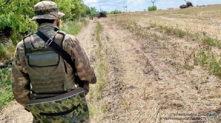 Герої поміж нас: буковинський міграційник отримав кілька військових відзнак за оборону Батьківщини
