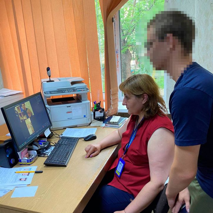 У Києві оформили першу ID-картку юнаку з Донеччини після встановлення його особи