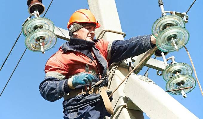 Через планове відключення електромереж в Сокирянах буде припинено прийом громадян