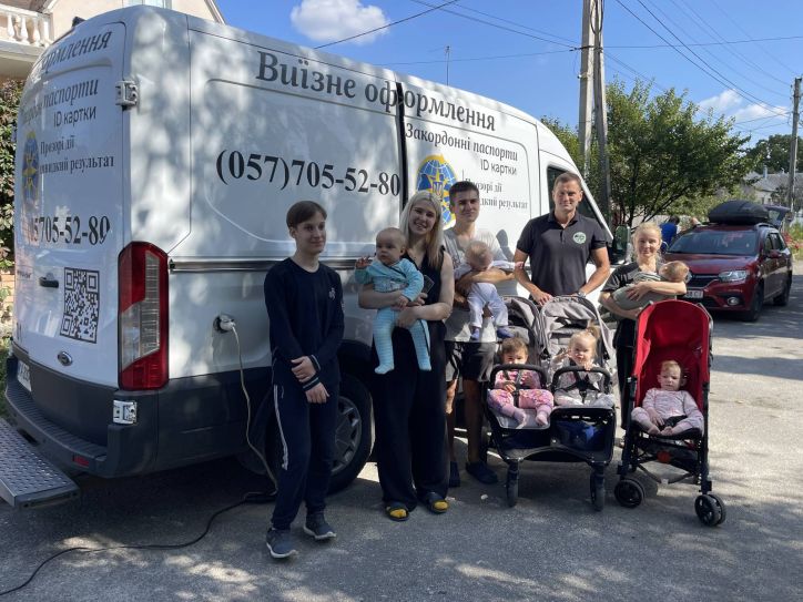 На Харківщині мобільна бригада ДМС документувала дітей з дитбудинку сімейного типу