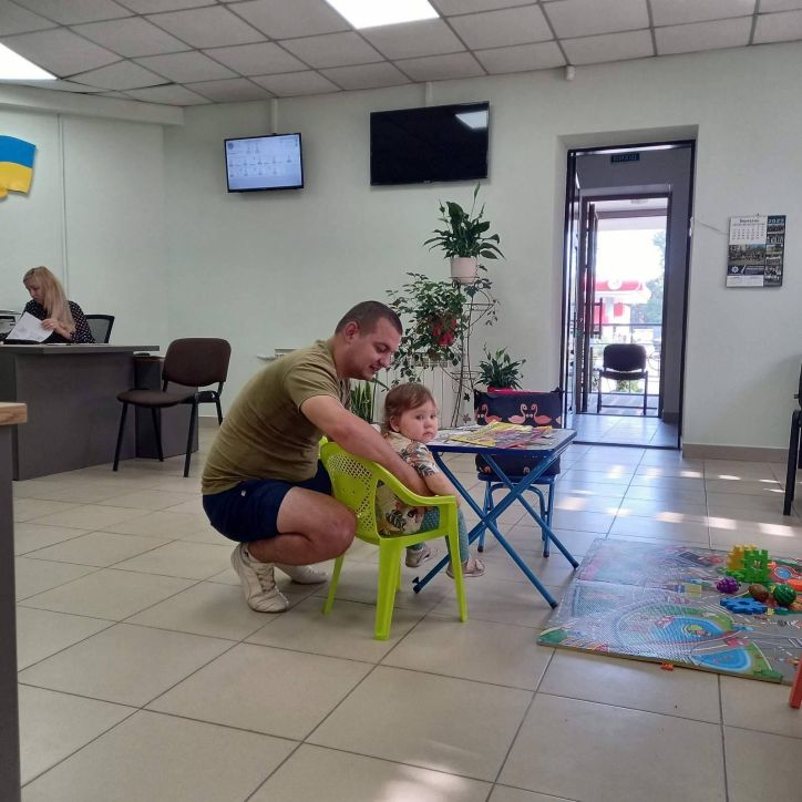 Свій перший закордонний паспорт у Тернополі оформляє маленька харків’янка