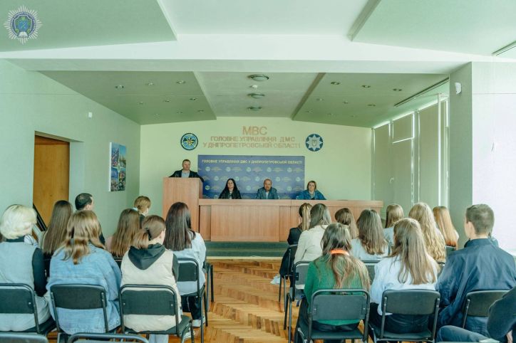 Міграційники Дніпропетровщини провели лекцію для студентів університету МВС