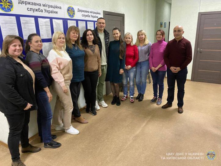 У Києві міграційники оформили закордонний паспорт відомому українському боксеру