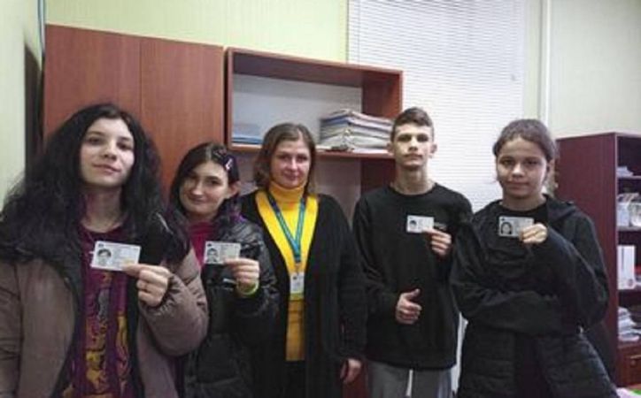 Діти з евакуйованої школи-інтернату на Кіровоградщині оформили ID-картки