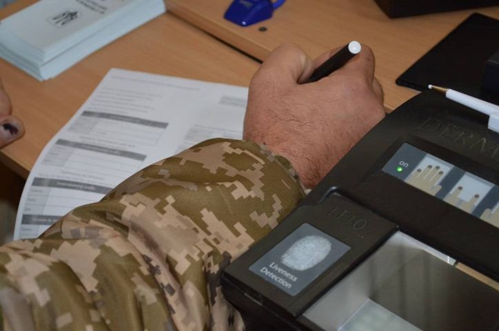 Міграційники Кіровоградщини переадресували військовому ID-картку, оформлену в іншій області
