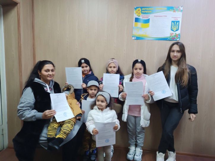 Багатодітна сім’я отримала довідки про реєстрацію особи громадянином України