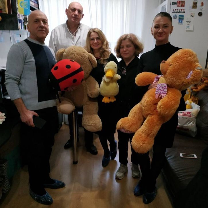 Буковинські міграційники привітали з прийдешніми новорічно-різдвяними святами пацієнтів дитячої онкогематології