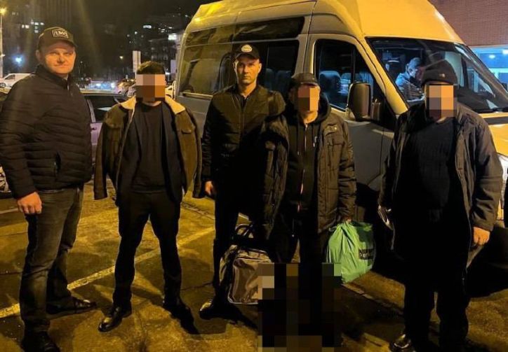 На Дніпропетровщині працівники Міграційної служби спільно зі співробітниками СБУ та Національної поліції виявили та затримали одразу 5 порушників закону у сфері міграції