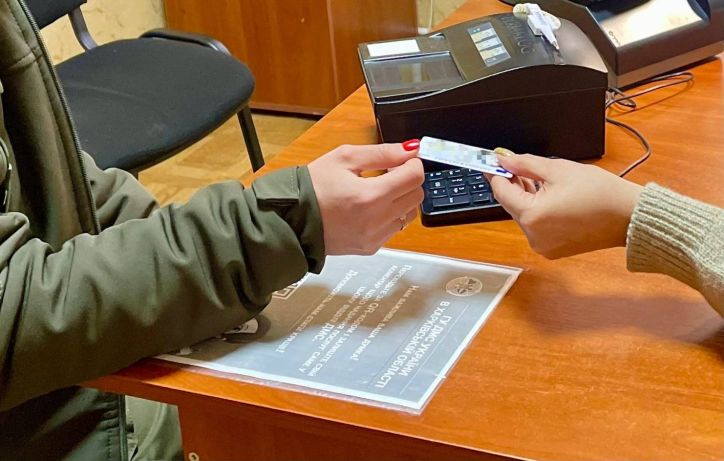 На Харківщині оформили ID-картку військовій через зміну прізвища