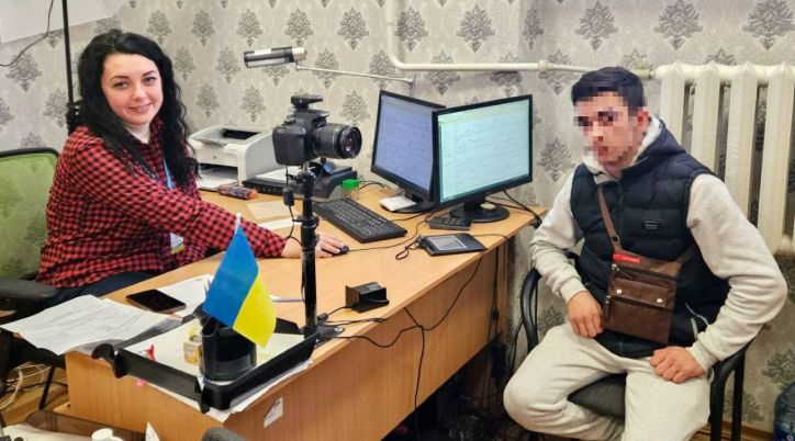 Міграційники Балаклії оформили паспорт громадянина України після встановлення особи