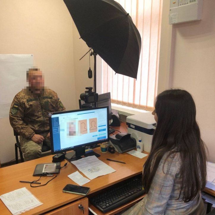 Без реєстрації в електронній черзі: на Львівщині військовому оформлено термінову ID-картку