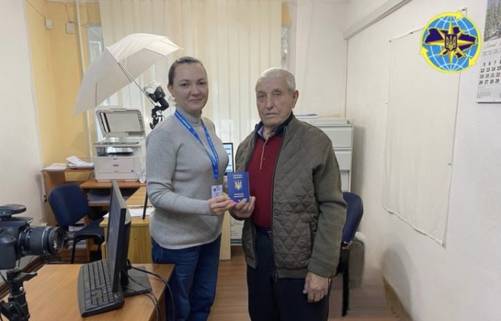 95-річний житель Одещини оформив закордонний паспорт