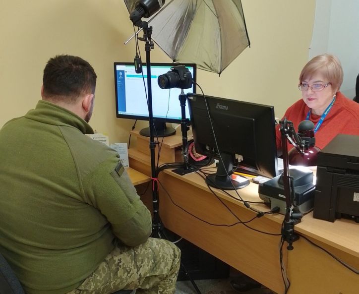 На Дніпропетровщині продовжують відновлювати паспорти українським військовим