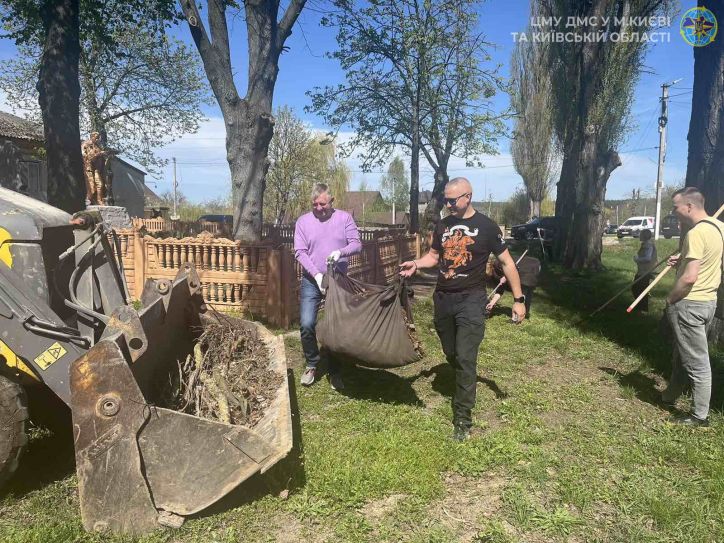 На Київщині міграційники провели весняну толоку
