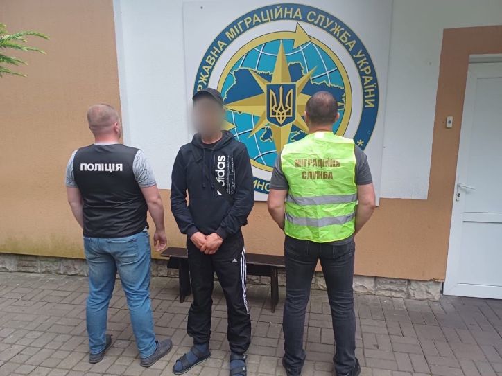 Управлінням ДМС України у Хмельницькій області спільно з правоохоронними органами виявлено двох нелегальних мігрантів