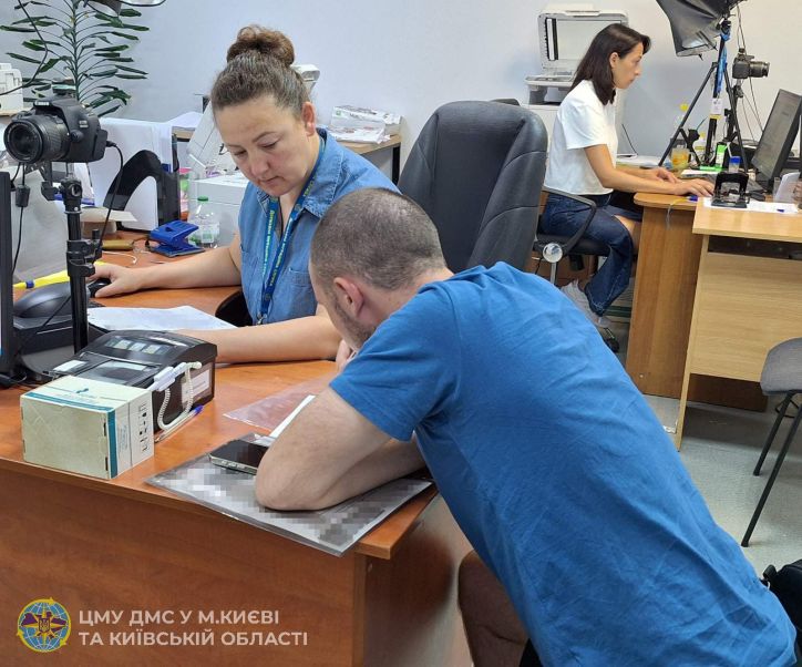 У Києві звільненим з полону захисникам України оперативно відновили втрачені документи