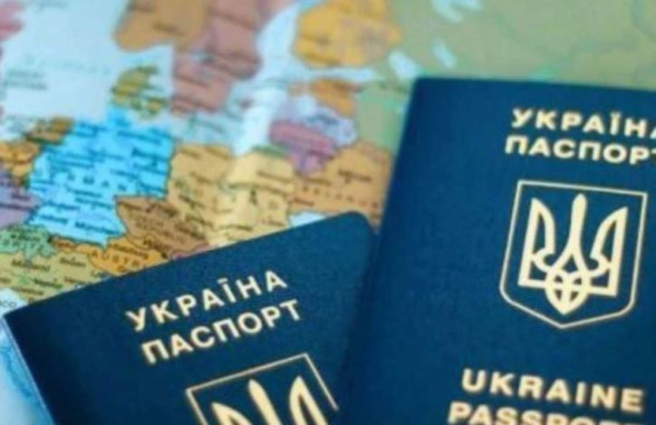 Міграційна служба Івано-Франківської області продовжує пересилати паспорти українцям за кордоном