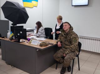 Сервіс у дії: поранений військовий отримав ID-картку там, де зручно
