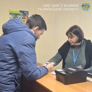 У Києві луганцеві внесли до ID-картки необхідну інформацію стосовно реєстрації