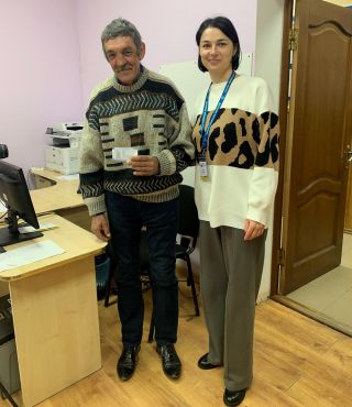 У Хотині оформили першу ID-картку буковинцю, який 39 років проживав без паспорта