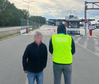Примусове видворення: іноземець порушив правила перебування в Україні та вимогу самостійного виїзду