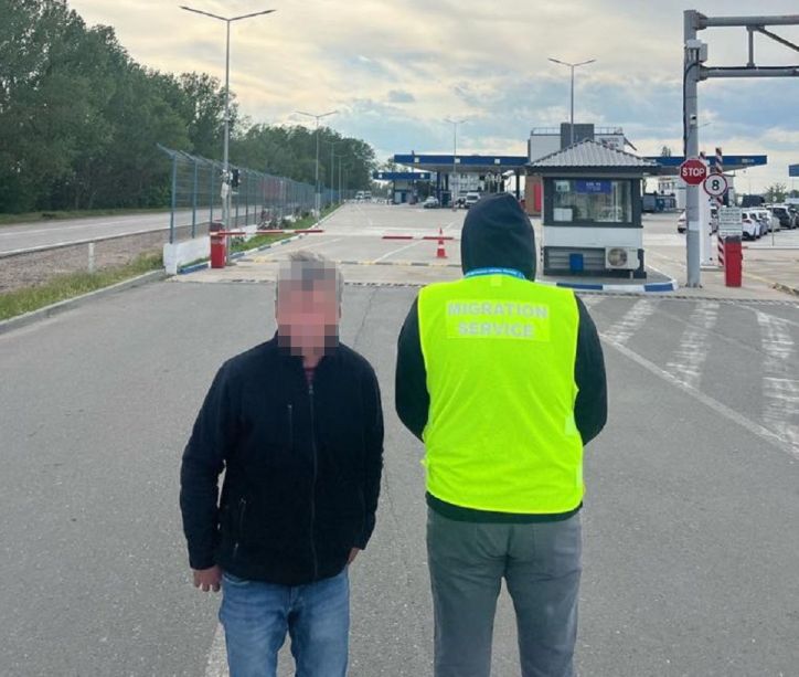 Примусове видворення: іноземець порушив правила перебування в Україні та вимогу самостійного виїзду