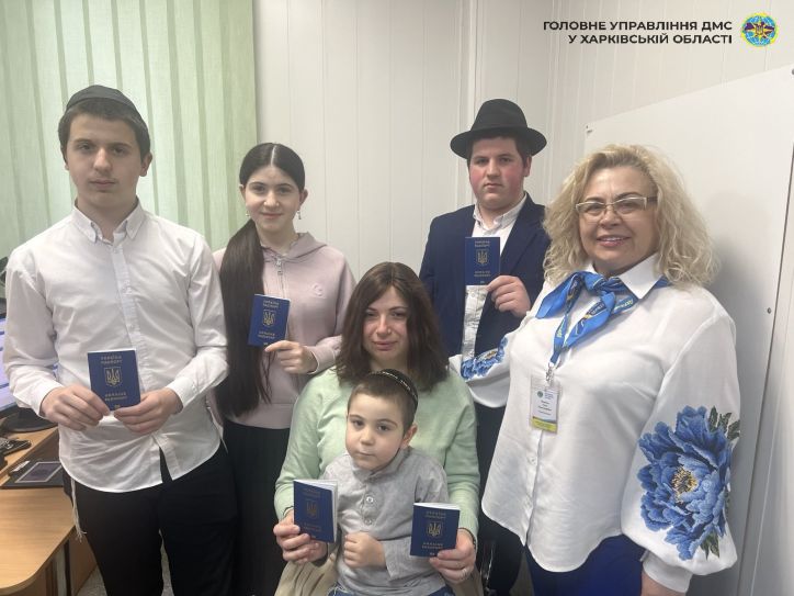 Біометричні документи для нових можливостей: на Харківщині їх оформлює все більше багатодітних родин