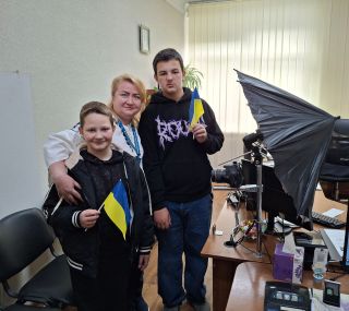 Працівники міграційної служби Хмельниччини вручили закордонні паспорти дітям полеглого захисника України