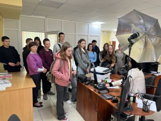 Бердичівська гімназія №8 завітала на екскурсію до Управління Державної міграційної служби
