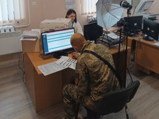 Закордонний паспорт — після трьох років полону