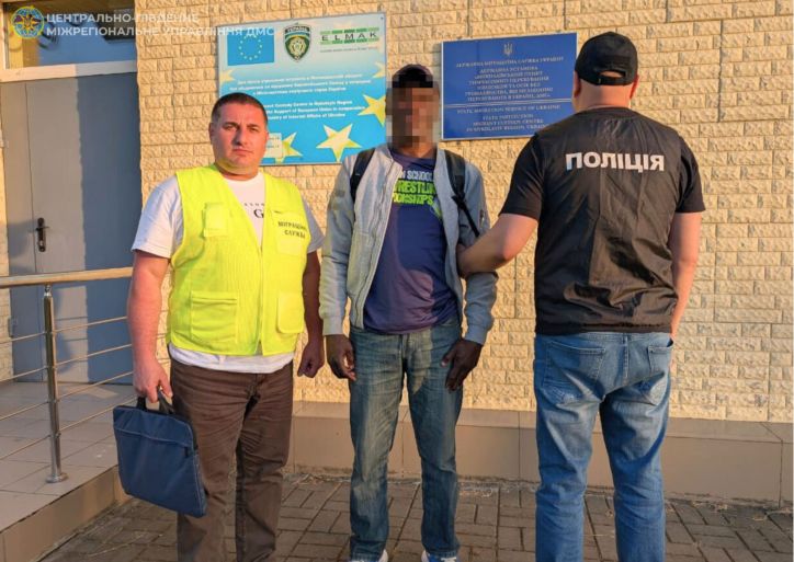 Іноземця, який відбув покарання, примусово видворять з України