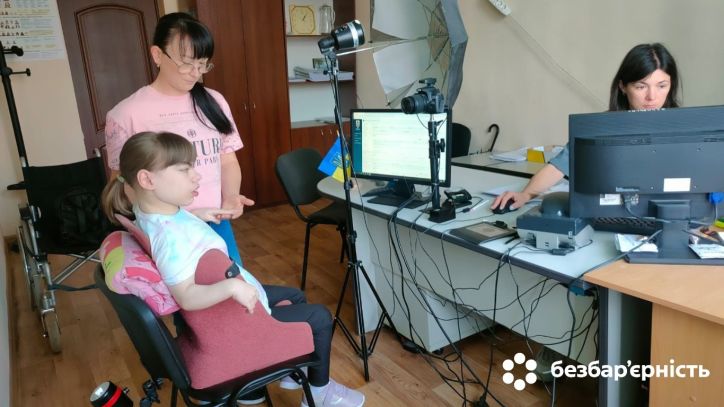 Працівники Міграційної служби дбають про те, щоб якість обслуговування була не тільки прискореною, а й людяною