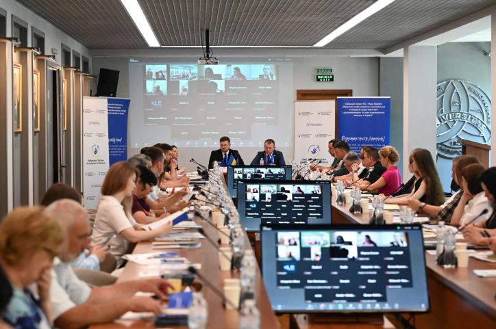 Представники ДМС у Закарпатській області долучились до обговорення дотримання прав ромської спільноти