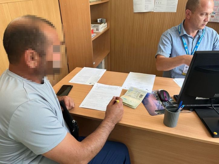 У Шахтарську працівники ДМС виявили громадянина Азербайджану, який порушив дозволений йому термін перебування в Україні