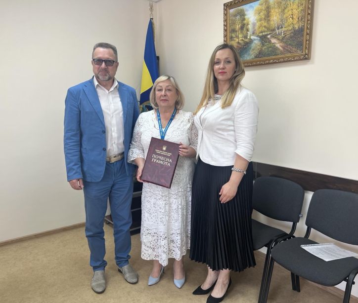 Вітаємо з Днем державної служби України!