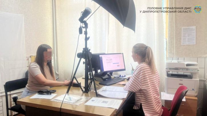 В Кам'янському виявили іноземку, яка проживає на території України з недійсним паспортним документом