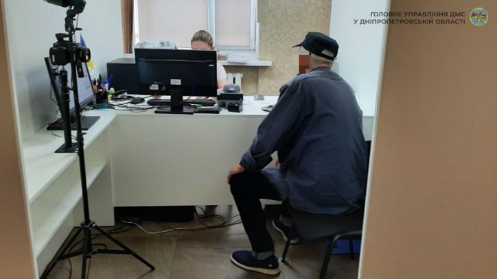 Працівники Міграційної служби здійснили всі можливі заходи задля ідентифікації та оформлення паспорта бездомної людини